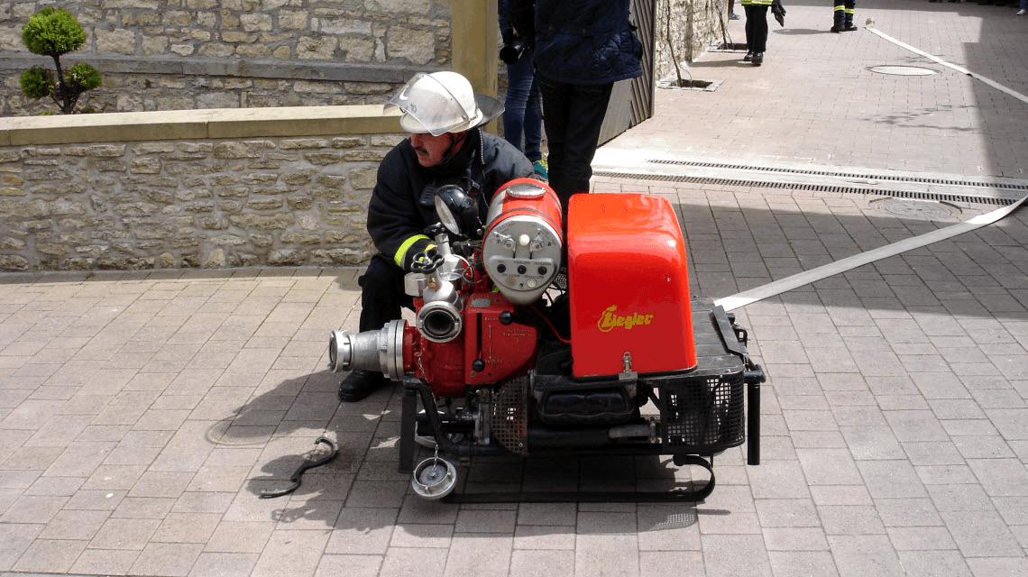 Feuerwehr Esselborn Feuerwehrautos und Geraetehaus